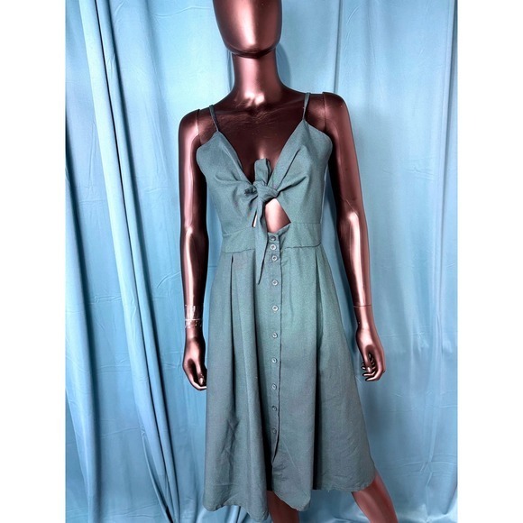 Ecote Dresses & Skirts - Ecowish green Front Cutout Button Down Midi Dress Smocked Back xl